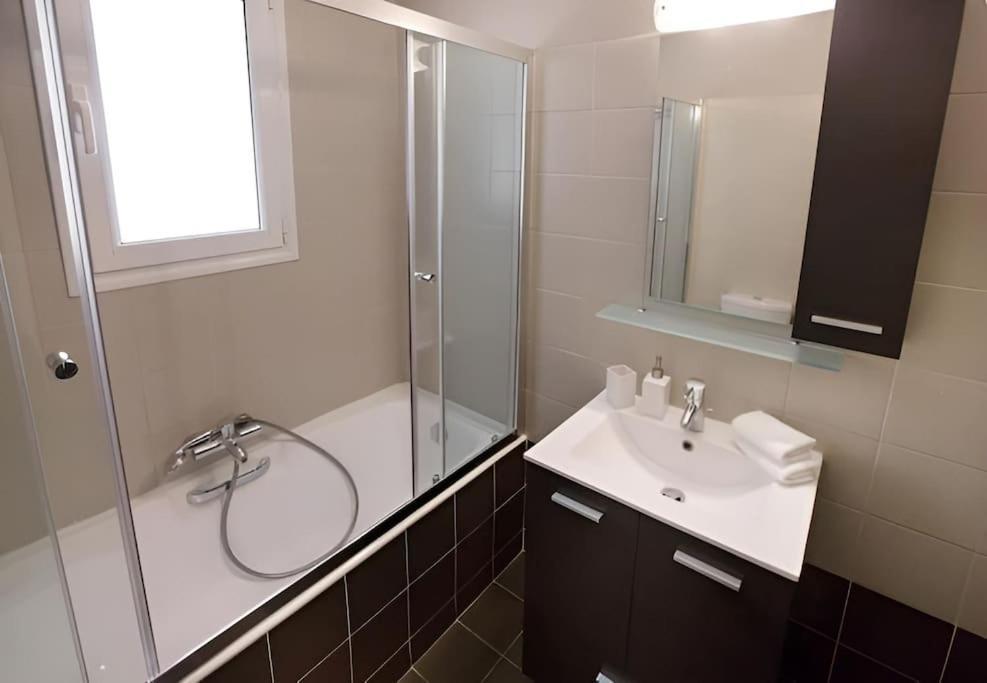 Modern Apartment In The Heart Of The City Aten Exteriör bild